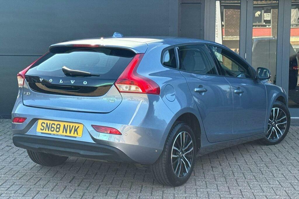 Volvo V40 2.0 T2 Momentum Nav Plus Hatchback Manu Blue #3