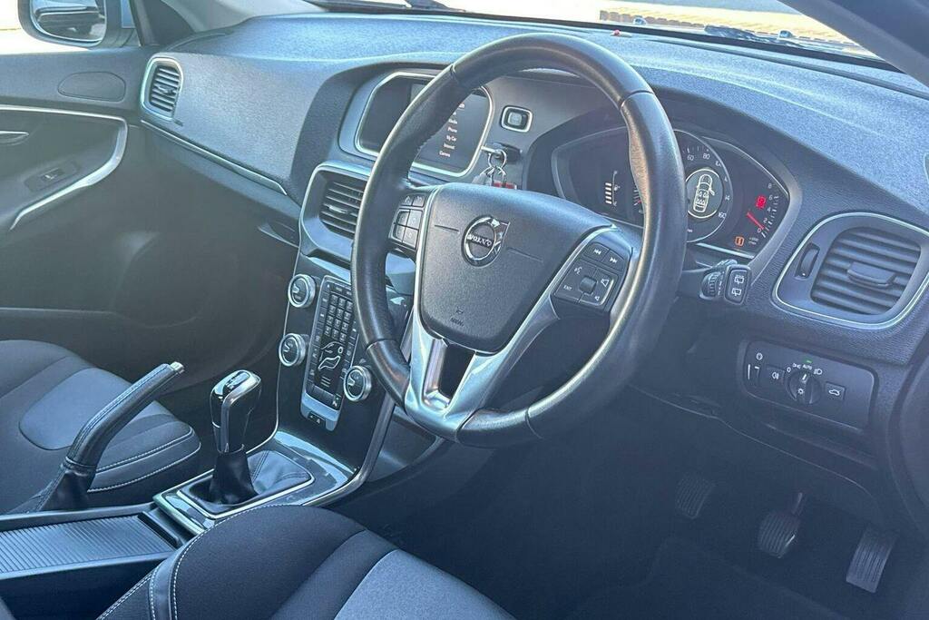 Volvo V40 T2 122 Momentum Blue #10