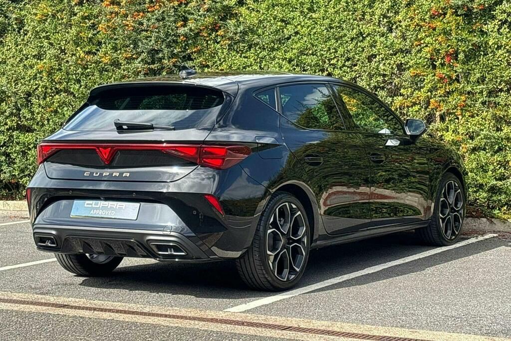 Cupra Leon 1.5 Etsi V2 Hatchback Hybrid Dsg Black #3