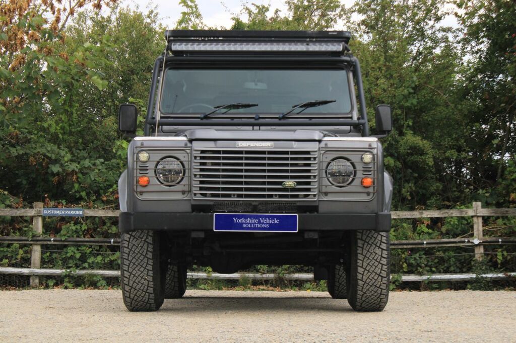 Land Rover Defender 90 Defender 90 Td5 County Green #33