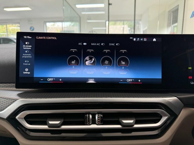 BMW i4 40 83.9Kwh M Sport Blue #4
