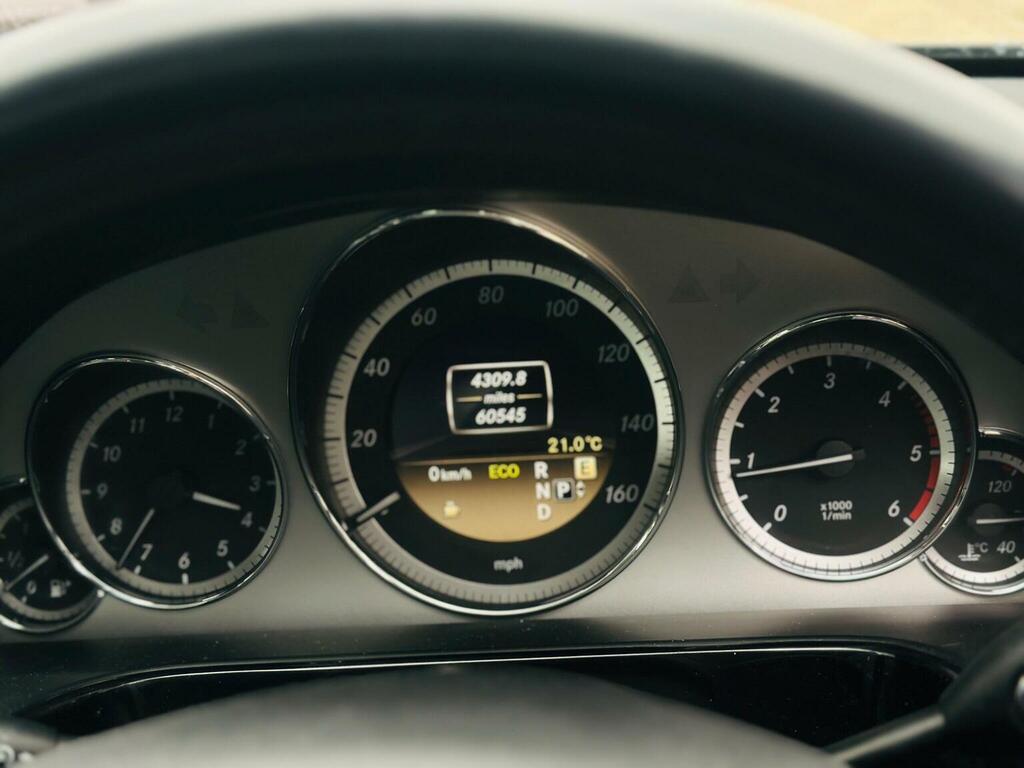 Mercedes-Benz E Class 2.1 E220 Cdi Blueefficiency Executive Se G-tronic Black #6