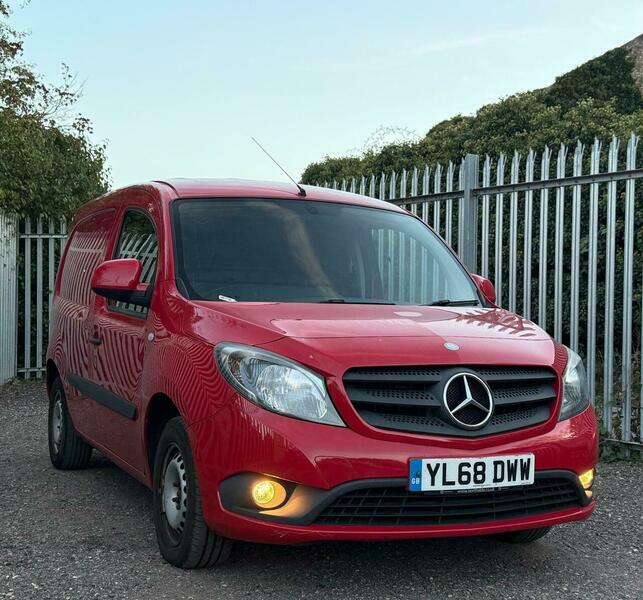 Mercedes-Benz G Class 1.5 111 Cdi L2 Red