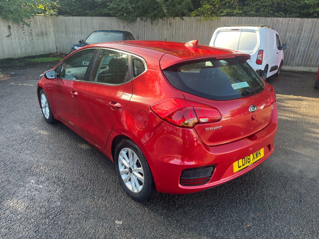 Kia Ceed 1.6 Gdi 2 Hatchback Euro 6 Ss Red #3