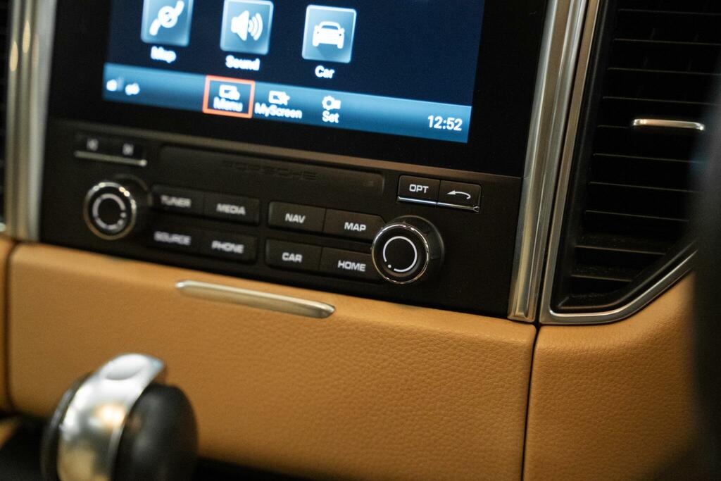 Porsche Macan S Pdk White #34