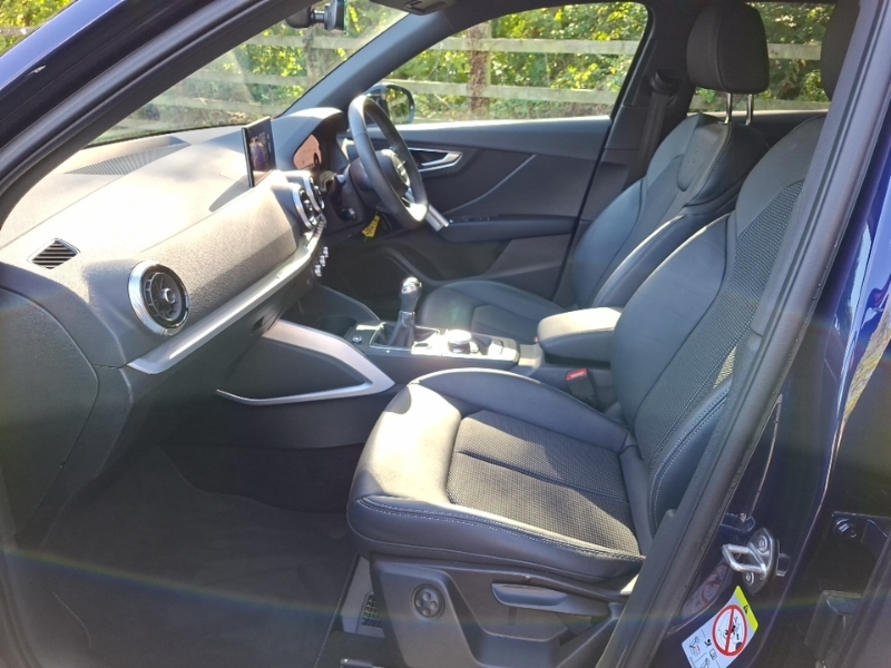 Audi Q2 30 Tfsi Black Edition Blue #5
