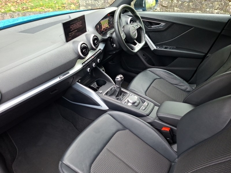 Audi Q2 30 Tfsi Black Edition Blue #5