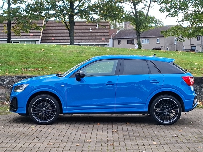 Audi Q2 30 Tfsi Black Edition Blue #4