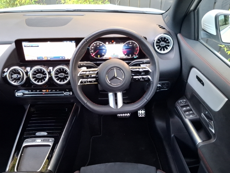 Mercedes-Benz GLA Class Gla 200 Amg Line Executive #8