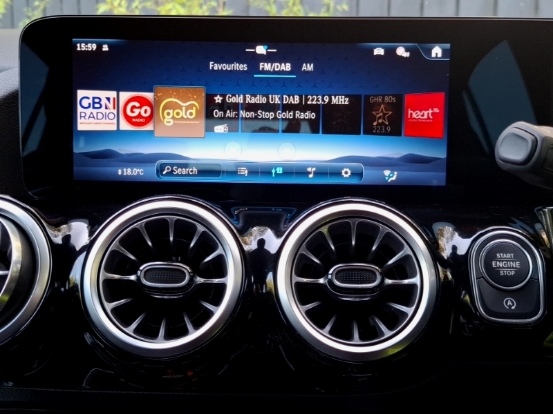Mercedes-Benz GLA Class Gla 200 Amg Line Executive #11
