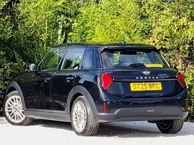 Mini Hatch 1.5 C Exclusive Black #2