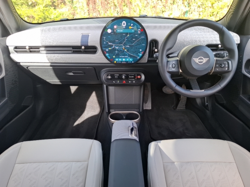 Mini Hatch 1.5 C Exclusive Black #3