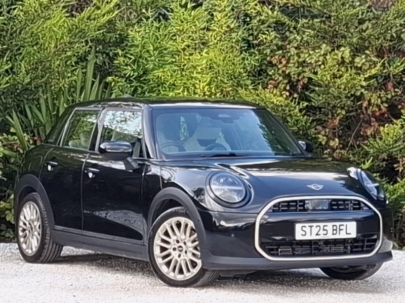 Mini Hatch 1.5 C Exclusive Black