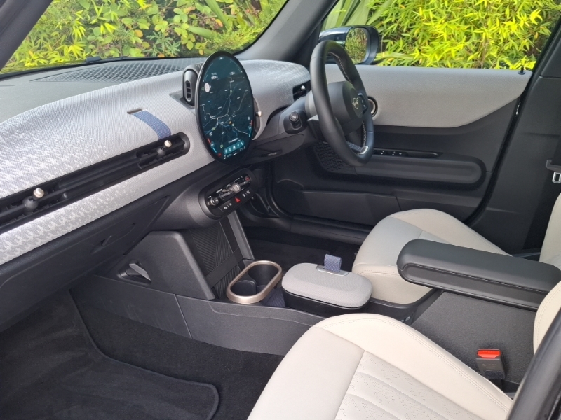 Mini Hatch 1.5 C Exclusive Black #5