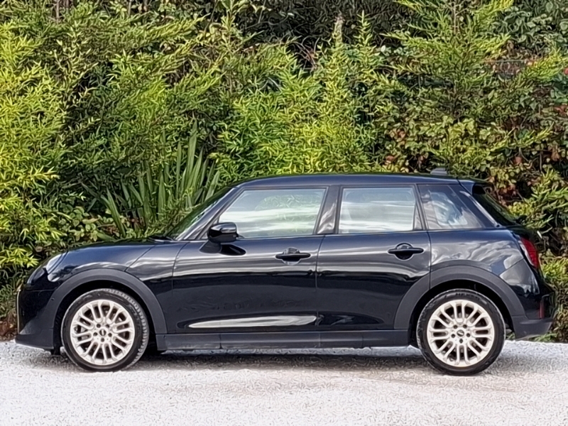 Mini Hatch 1.5 C Exclusive Black #4