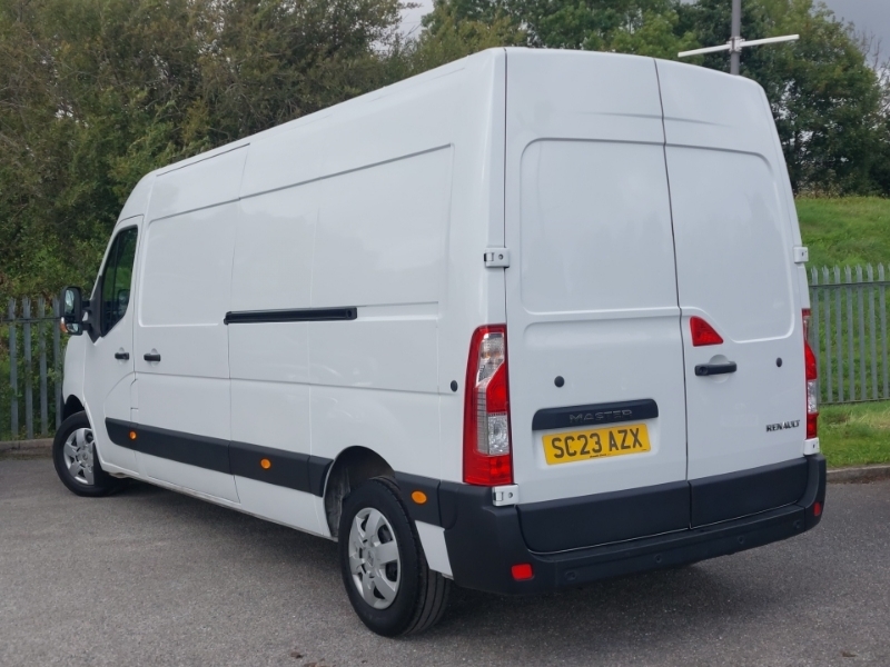 Renault Master Lm35 Blue Dci 135 Advance Medium Roof Van White #2