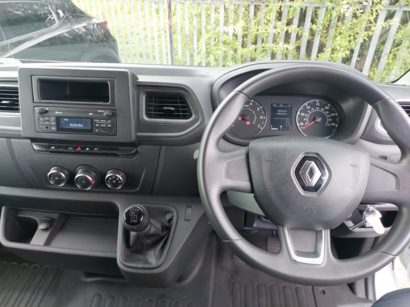 Renault Master Lm35 Blue Dci 135 Advance Medium Roof Van White #3