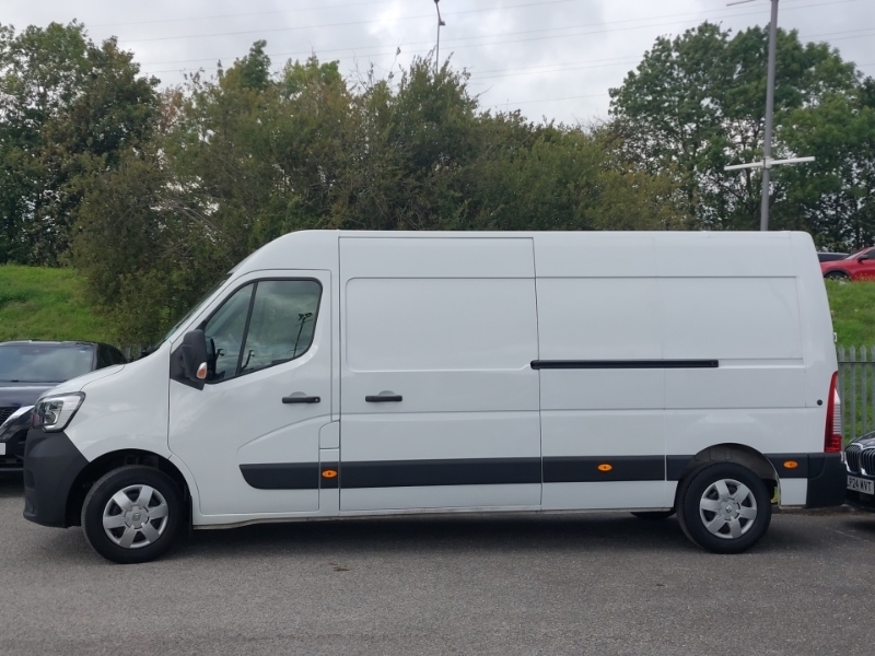 Renault Master Lm35 Blue Dci 135 Advance Medium Roof Van White #4