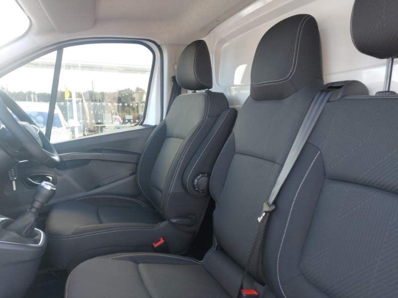 Renault Trafic Ll30 Blue Dci 130 Extra Safety Van White #4
