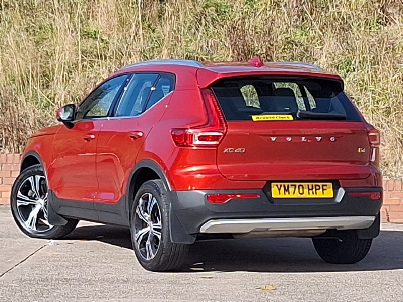 Volvo XC40 2.0 B4p Inscription Pro Red #2
