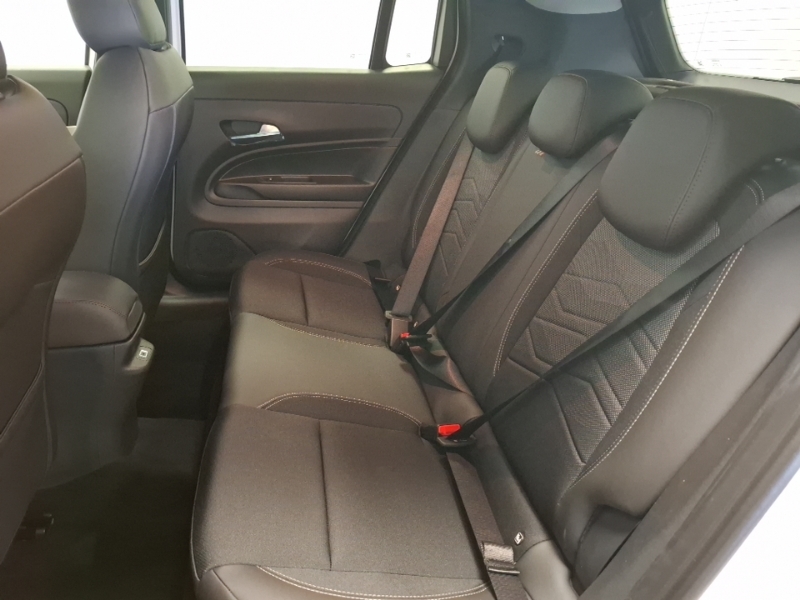 Jeep Avenger 1.2 E-hybrid Summit Dct White #6