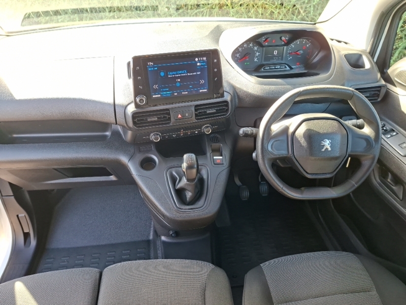 Peugeot Partner Diesel White #3