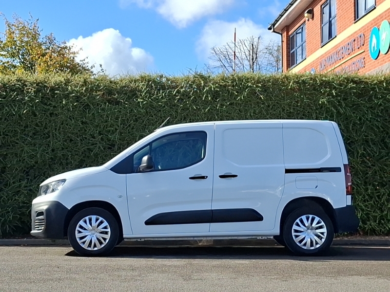 Peugeot Partner Diesel White #4