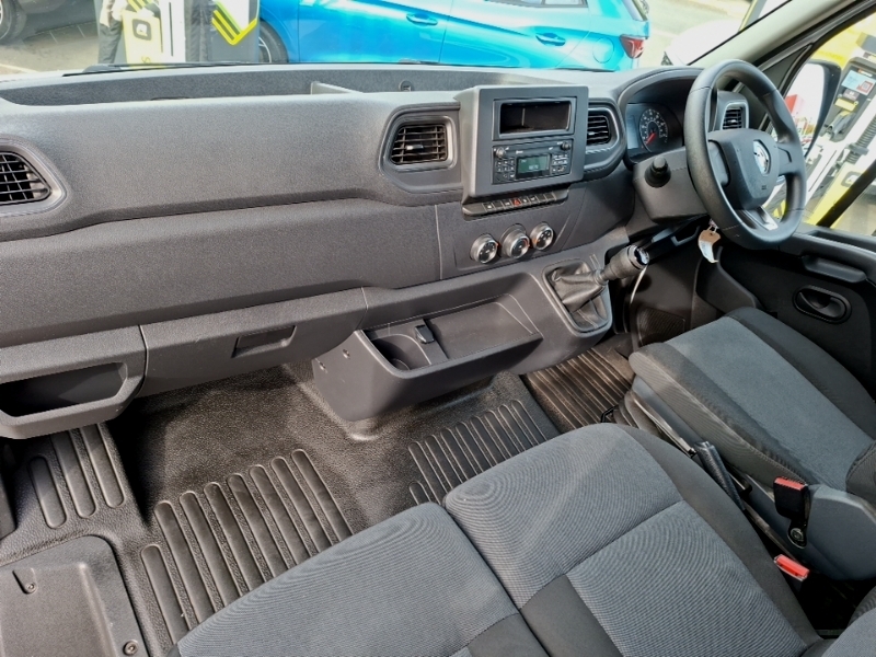 Renault Master Mm35 Blue Dci 135 Advance Medium Roof Van White #3