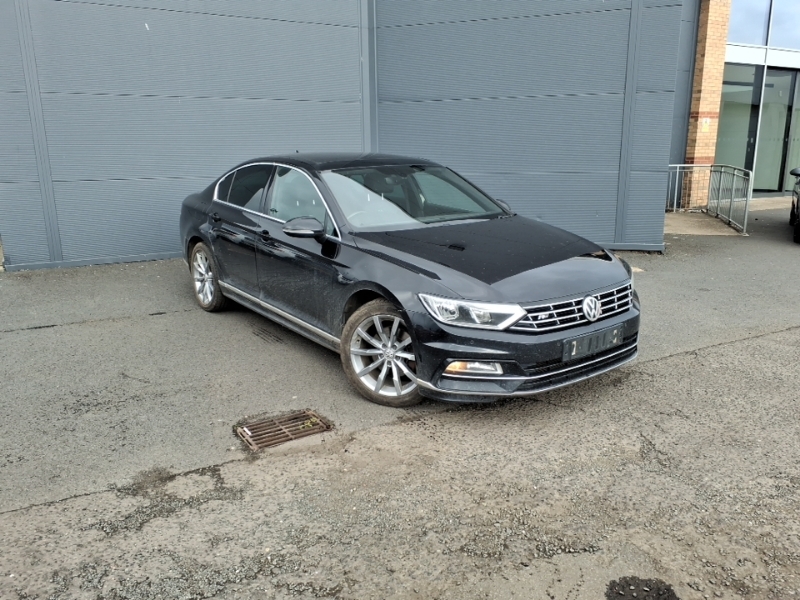 Volkswagen Passat 2.0 Tdi R-line Dsg Panoramic Roof Black