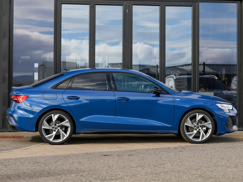 Audi A3 35 Tfsi Black Edition Blue #4