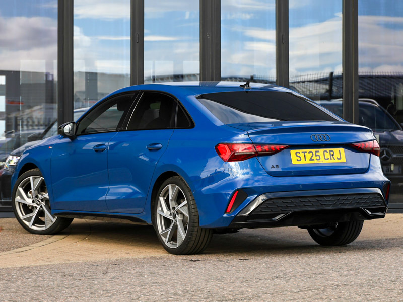 Audi A3 35 Tfsi Black Edition Blue #2
