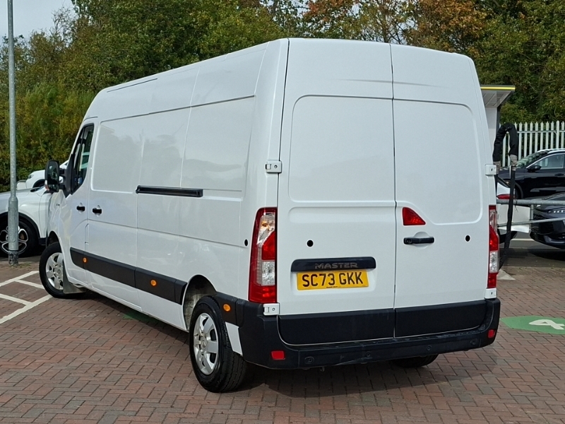 Renault Master Lm35 Blue Dci 135 Advance Medium Roof Van White #2