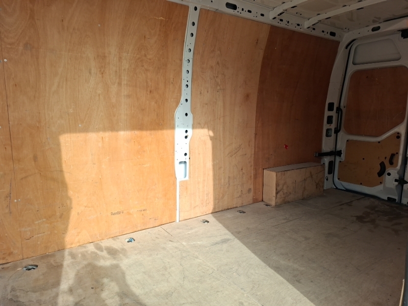 Renault Master Lm35 Blue Dci 135 Advance Medium Roof Van White #6