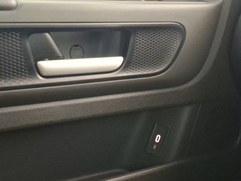 Volkswagen ID.Buzz Pro 79Kwh Commerce Panel Van 28 White #17