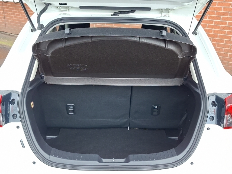 Mazda 2 1.5 Skyactiv G Homura Aka White #17