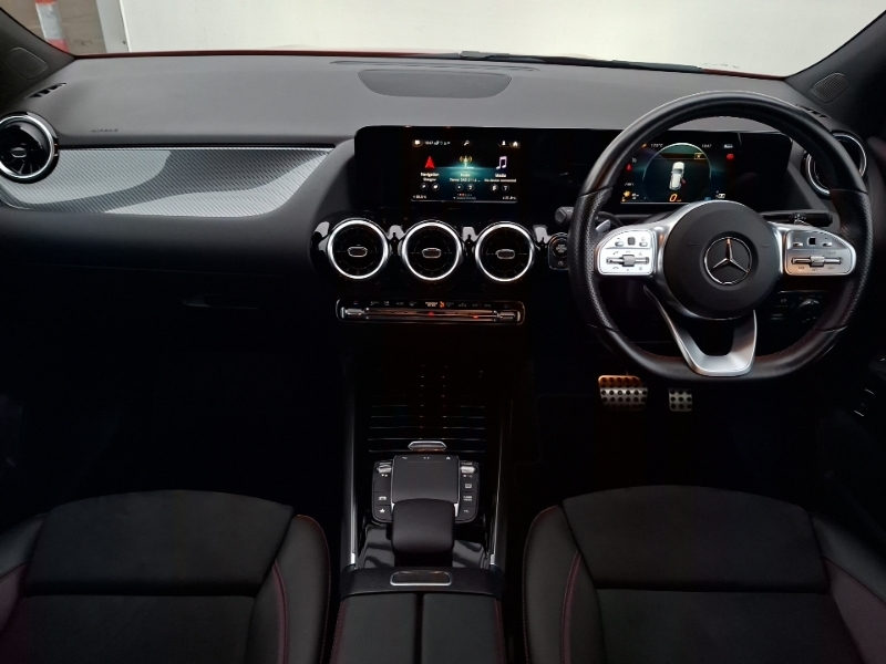 Mercedes-Benz GLA Class Gla 200 Amg Line Red #3