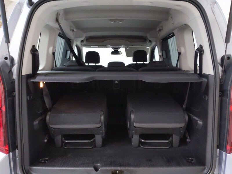 Vauxhall Combo Life 1.5L Energy Red #8