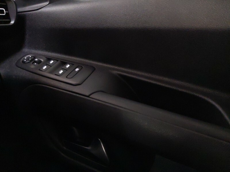 Vauxhall Combo Life 1.5L Energy Red #16