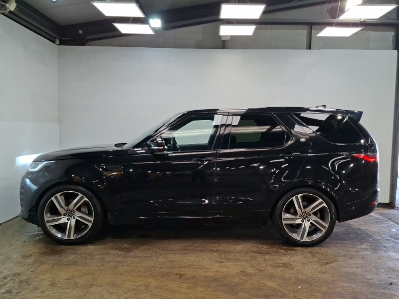 Land Rover Discovery 3.0 D300 Dynamic Hse Black #4