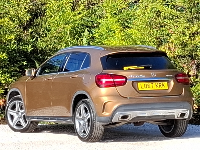 Mercedes-Benz GLA Class 220D 4Matic Amg Line 2017 White #2
