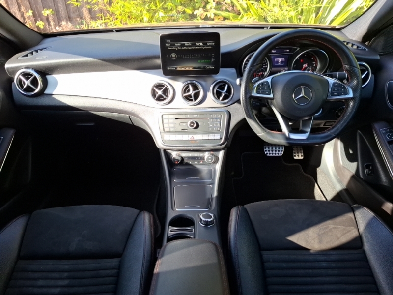 Mercedes-Benz GLA Class 220D 4Matic Amg Line 2017 White #3