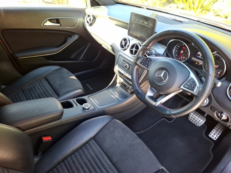 Mercedes-Benz GLA Class 220D 4Matic Amg Line 2017 White #17