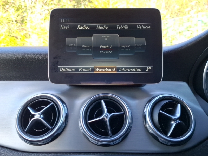 Mercedes-Benz GLA Class 220D 4Matic Amg Line 2017 White #11