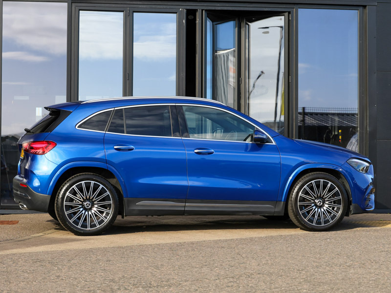 Mercedes-Benz GLA Class Gla 200 Amg Line Premium Blue #4