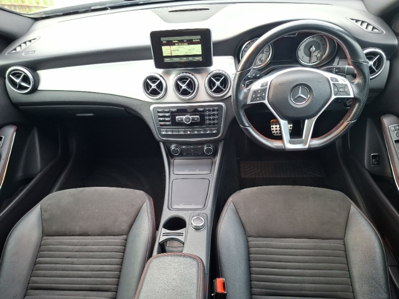 Mercedes-Benz GLA Class Gla 220 Cdi 4Matic Amg Line Premium White #3