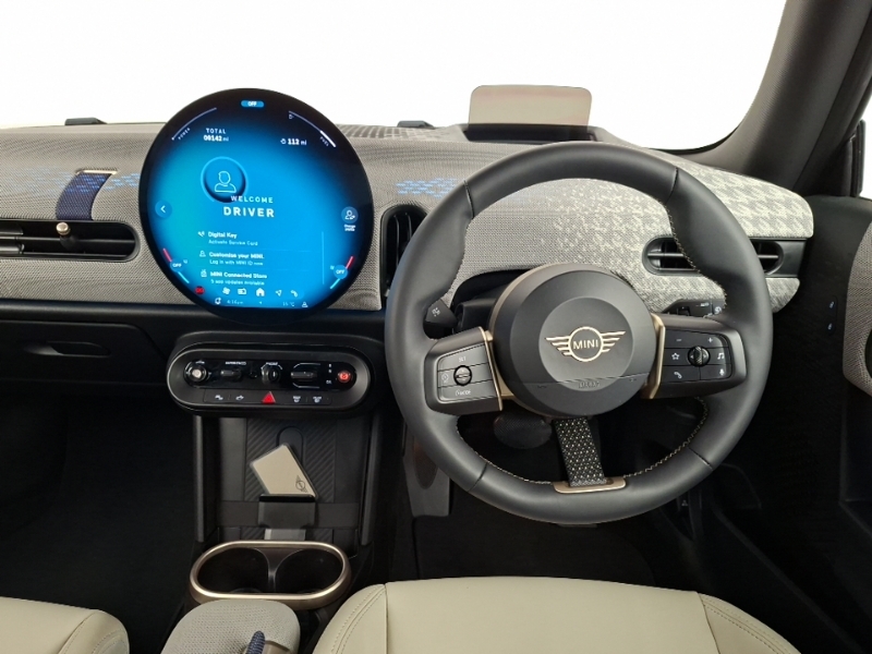 Mini Hatch 1.5 C Classic 2024 Black #4