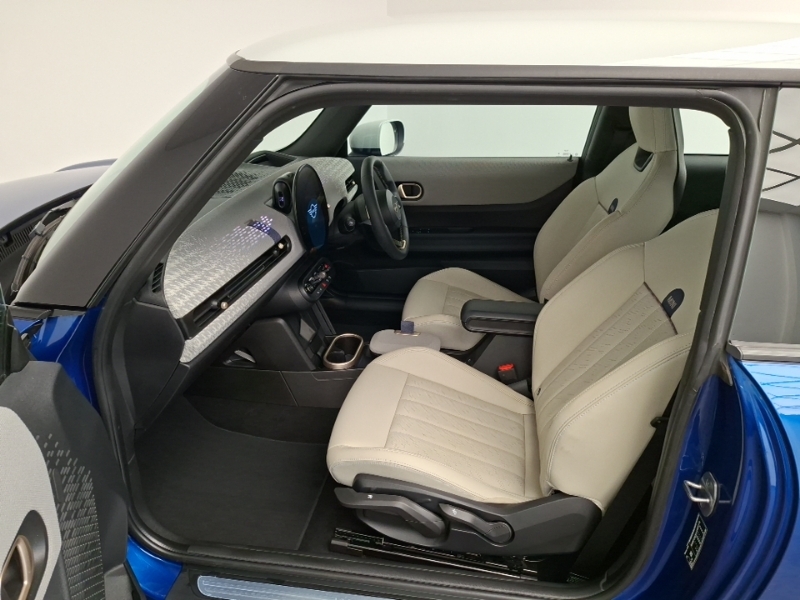 Mini Hatch 1.5 C Classic 2024 Black #6
