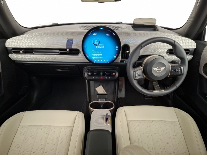 Mini Hatch 1.5 C Classic 2024 Black #3