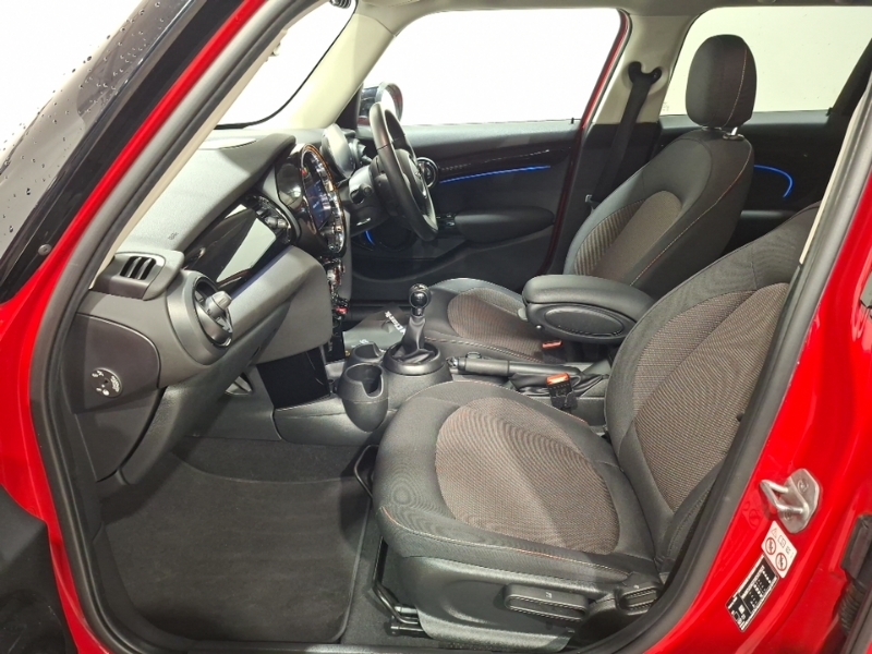 Mini Hatch 1.5 Cooper Classic Premium NA73JZG Red #5