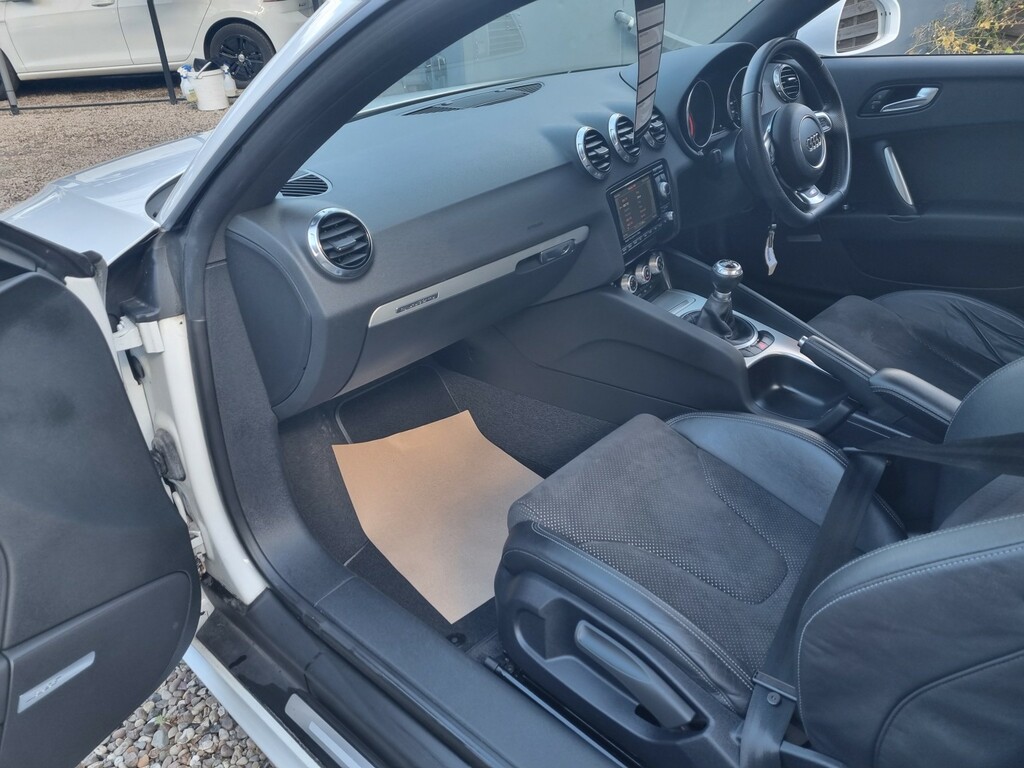 Audi TT 2.0 Tdi Black Edition White #6